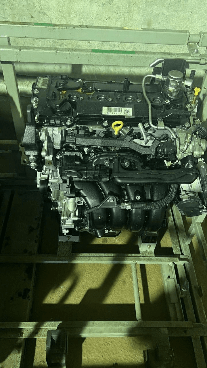Вид спереди двигателя Toyota M20A-FKS из складской партии